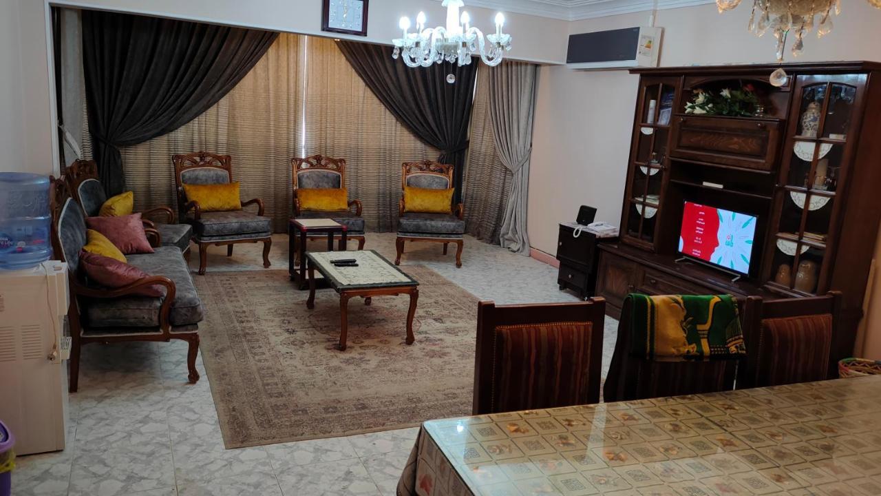 مكرم عبيد للعائلات B 20